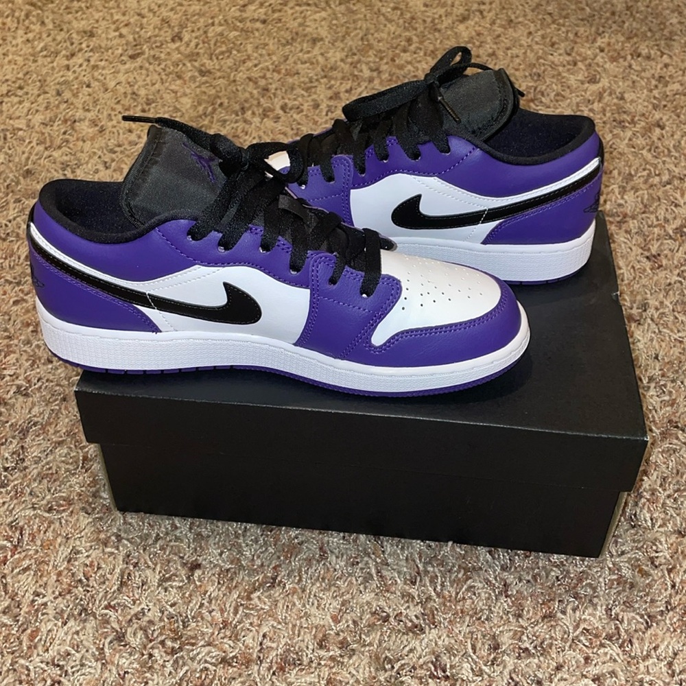 Women’s Low Top Air Jorden 1s